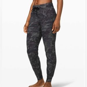 lululemon Ready To Rulu Pant Camo/Black Size  4 NWT